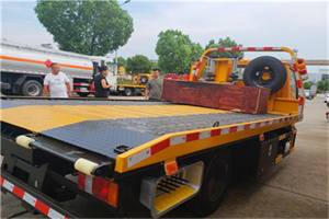 市中附近拖车电话号码服务